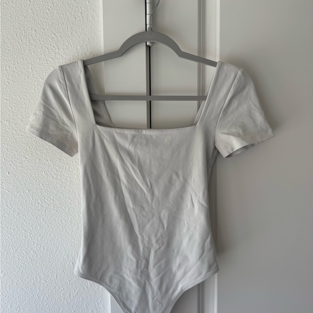 Babaton Square Neck Short Sleeve Bodysuit - Light Gray